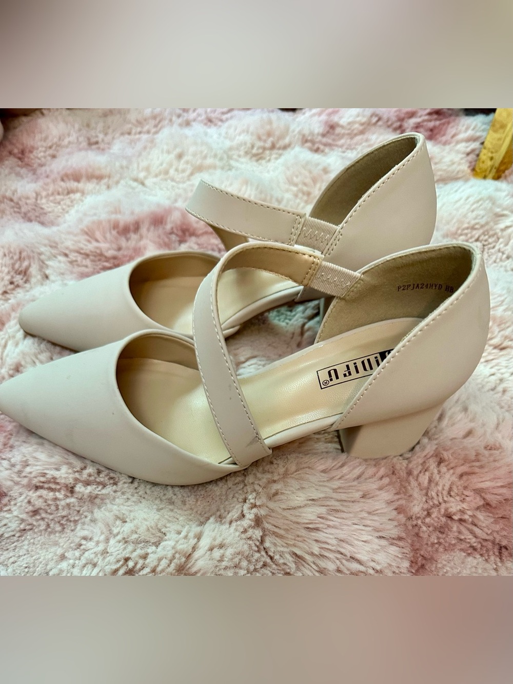 IDIFU Pointed-Toe Low Block Heels Beige Crisscross Strappy Design Size 6